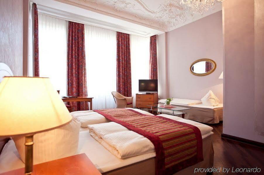 Отель Safestay Kurfurstendamm 3*